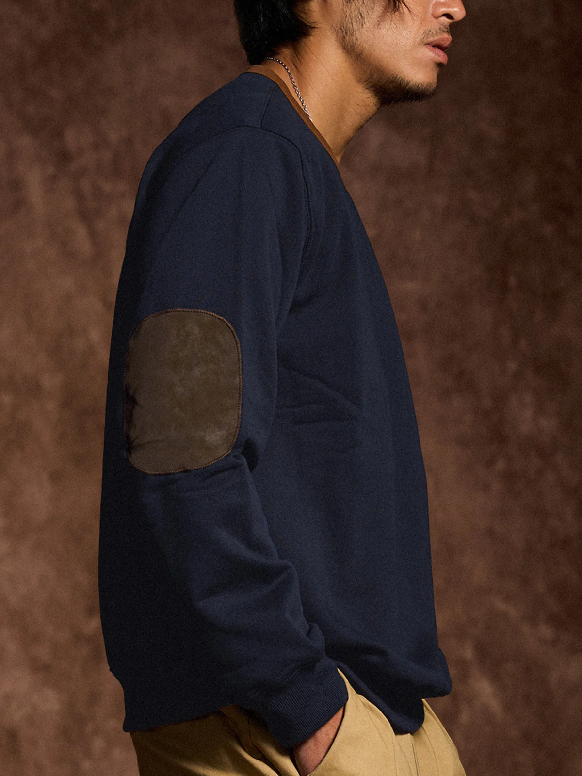 "KaraKu" Embroidery Elbow Suede Patches Brushed Cotton Sweatshirt - Image 11